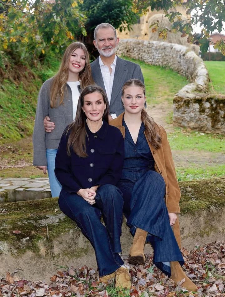 the Spanish Royal family thumbnail
