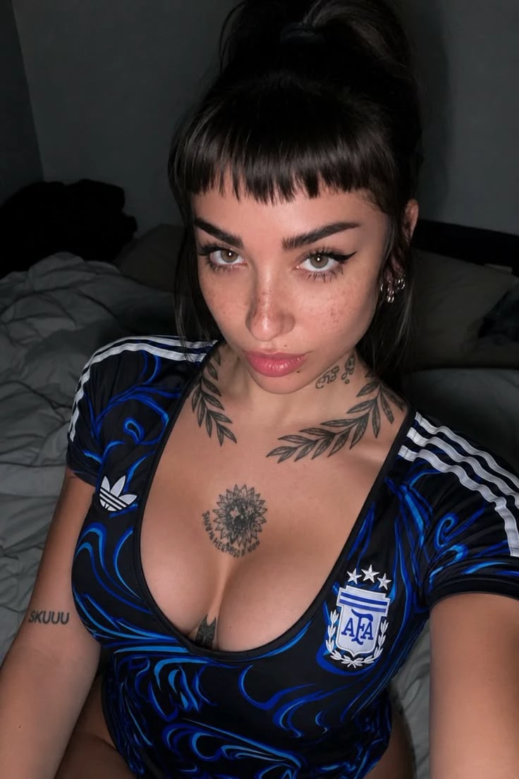 María Becerra apologizes to you thumbnail