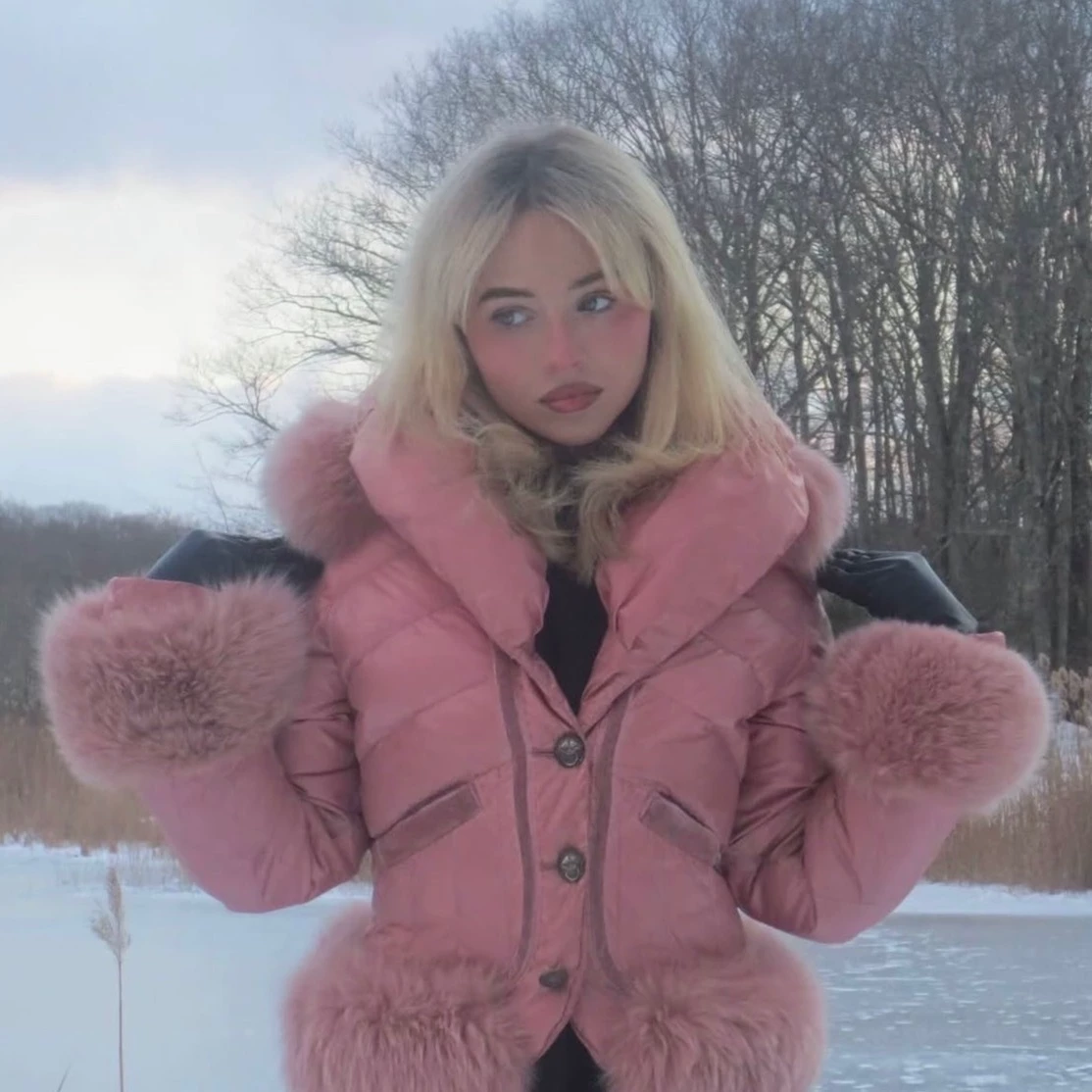 12-Sabrina Carpenter thumbnail