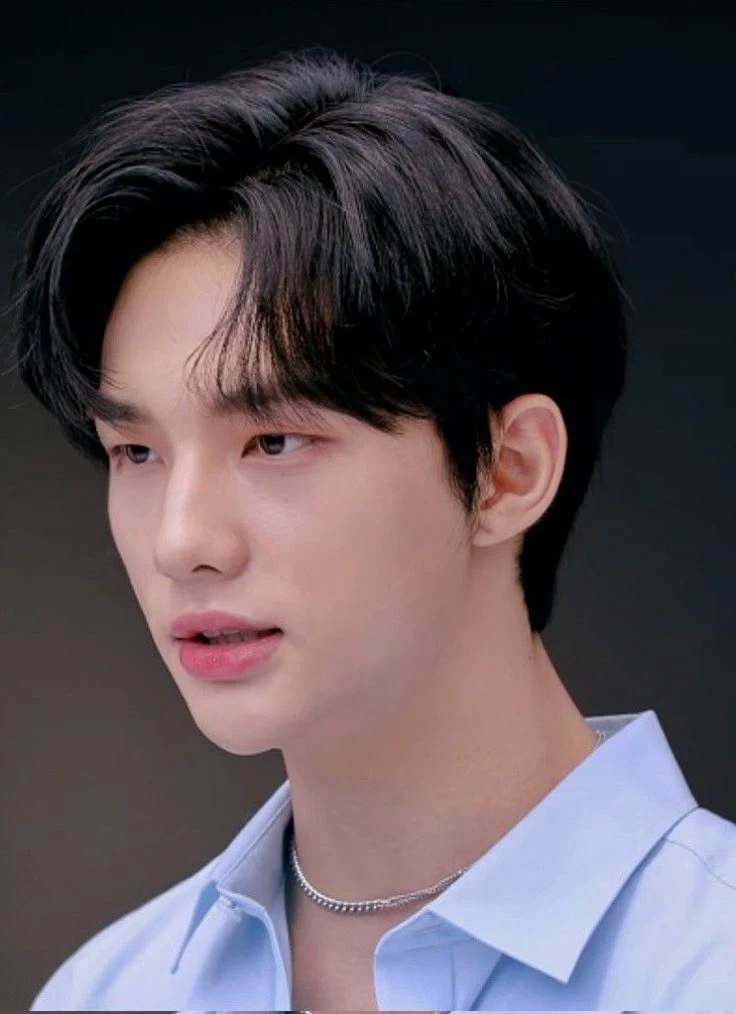 hwang hyunjin thumbnail
