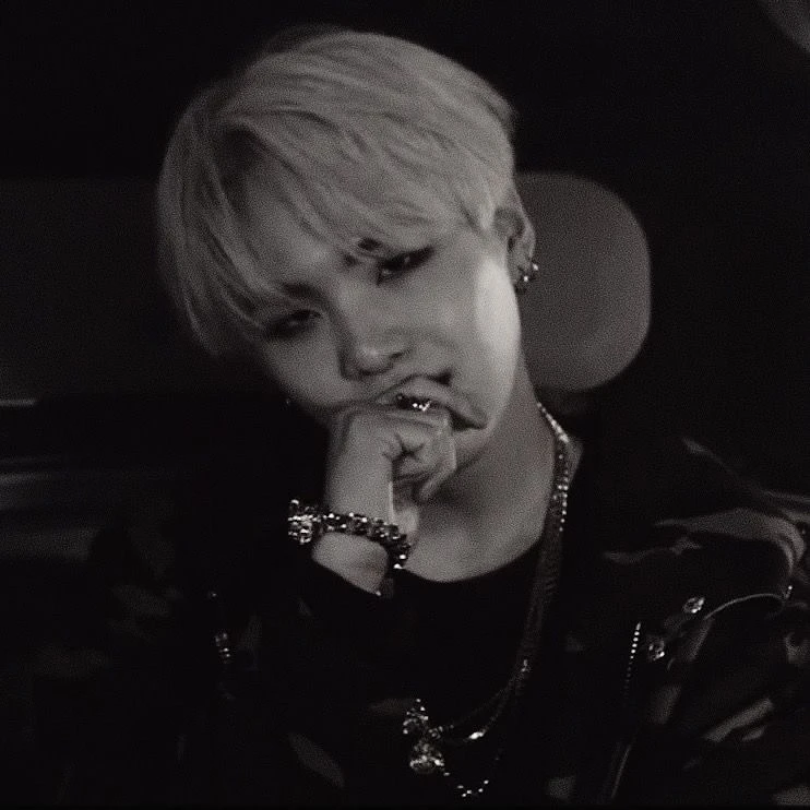 Min Yoongi (Suga) thumbnail