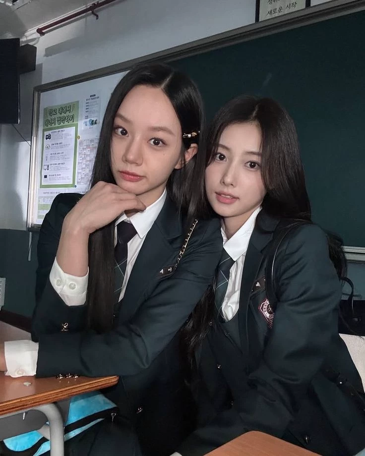 Yoo Jaeyi Y Joo Ye-ri. thumbnail
