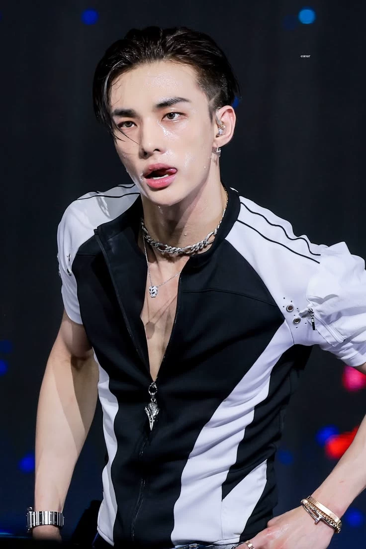 Hwang Hyunjin thumbnail