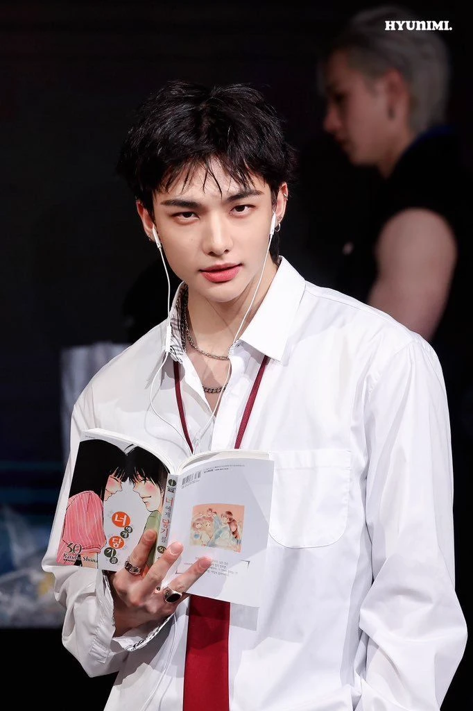 Hwang Hyunjin thumbnail