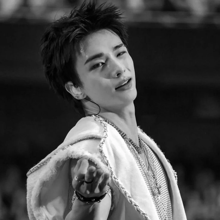 Hwang Hyunjin thumbnail