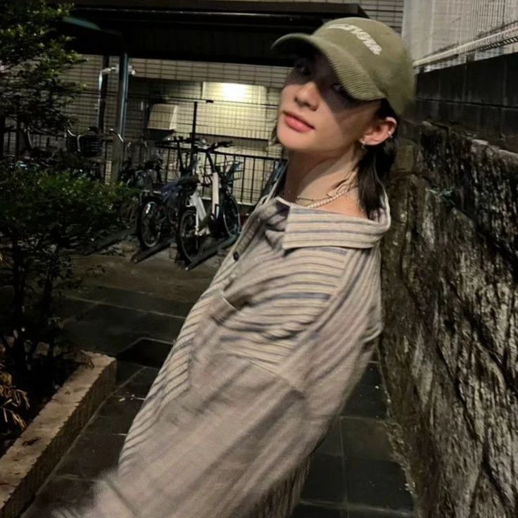 Hwang Hyunjin thumbnail