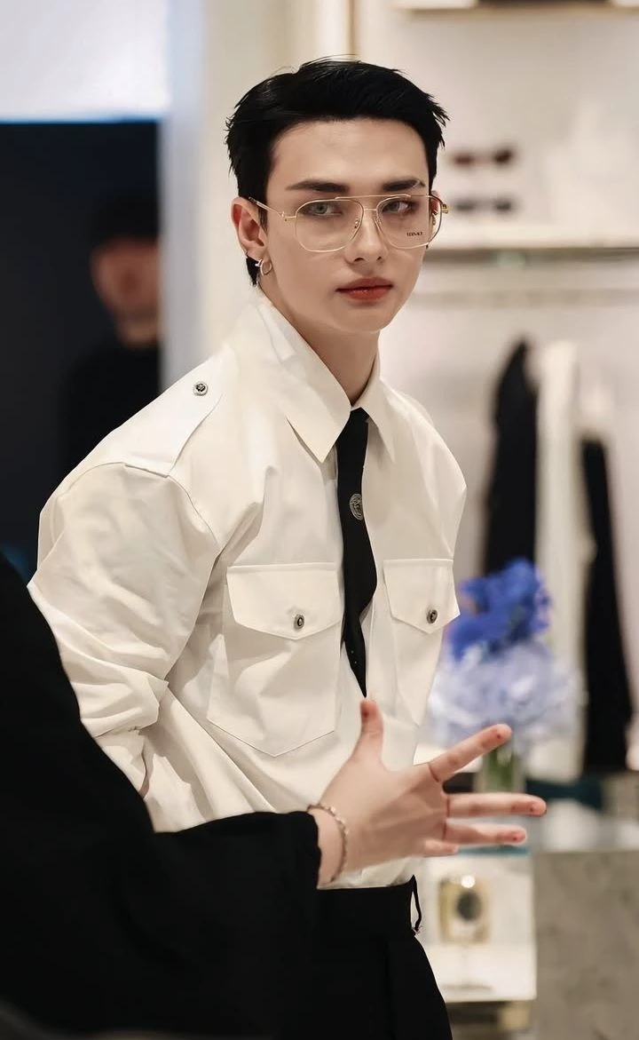 09 - Hwang Hyunjin thumbnail