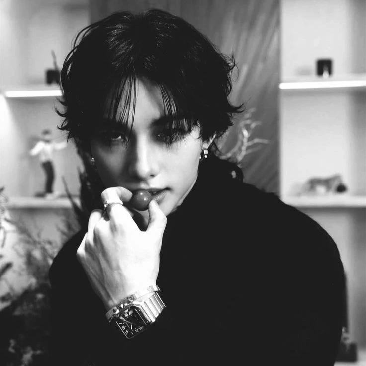 Hwang Hyunjin thumbnail