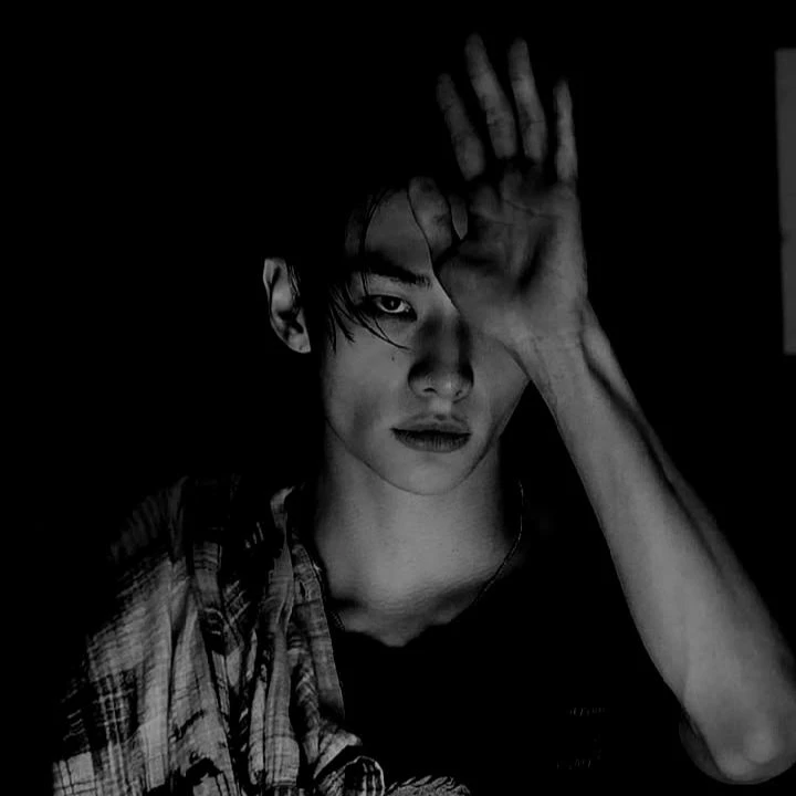 Hwang Hyunjin thumbnail