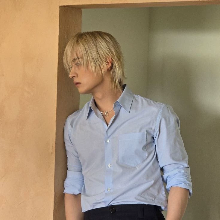 LEE KNOW thumbnail