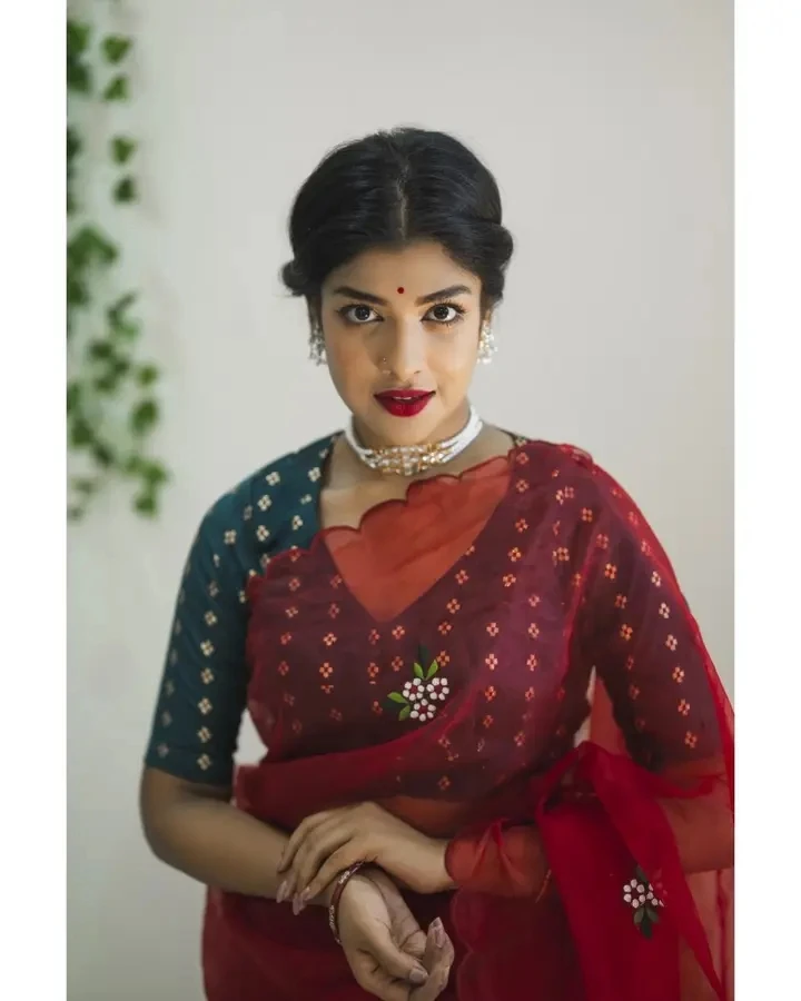 SARIKA SABAH WAS A RICH, ARROGANT GIRL DURING OUR COLLEGE DAYS. I WAS ANI, HER C thumbnail