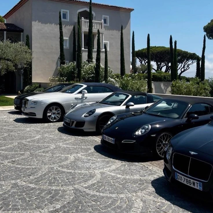 Rich family thumbnail