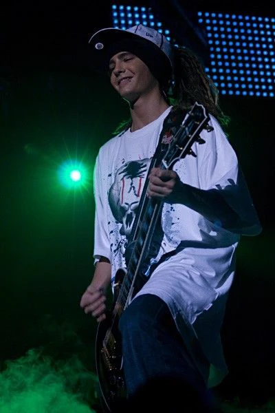 Tom Kaulitz, your best friend from childhood who has liked you for years thumbnail