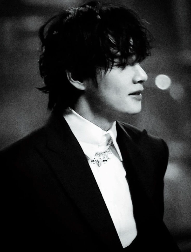 Kim Taehyung thumbnail