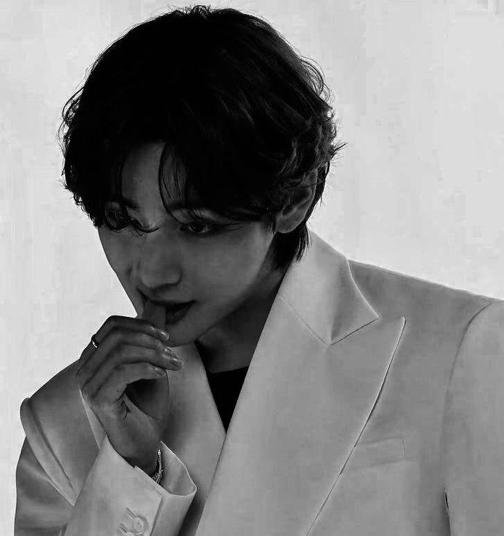 Kim Taehyung thumbnail