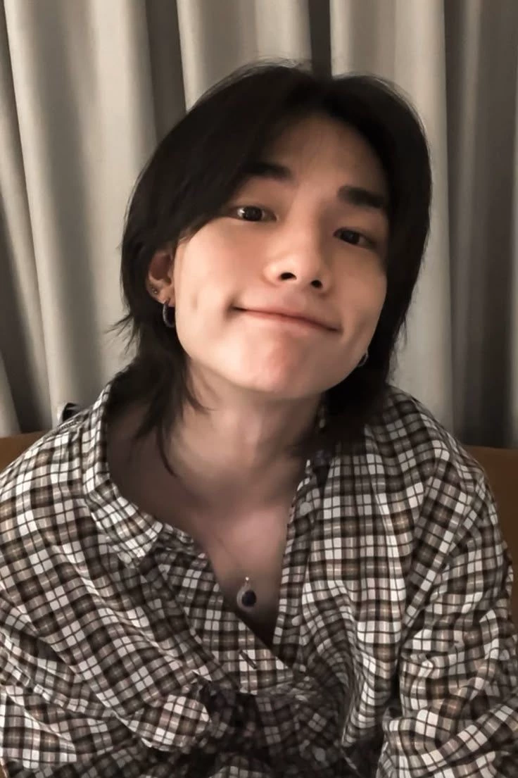 Hwang Hyunjin thumbnail
