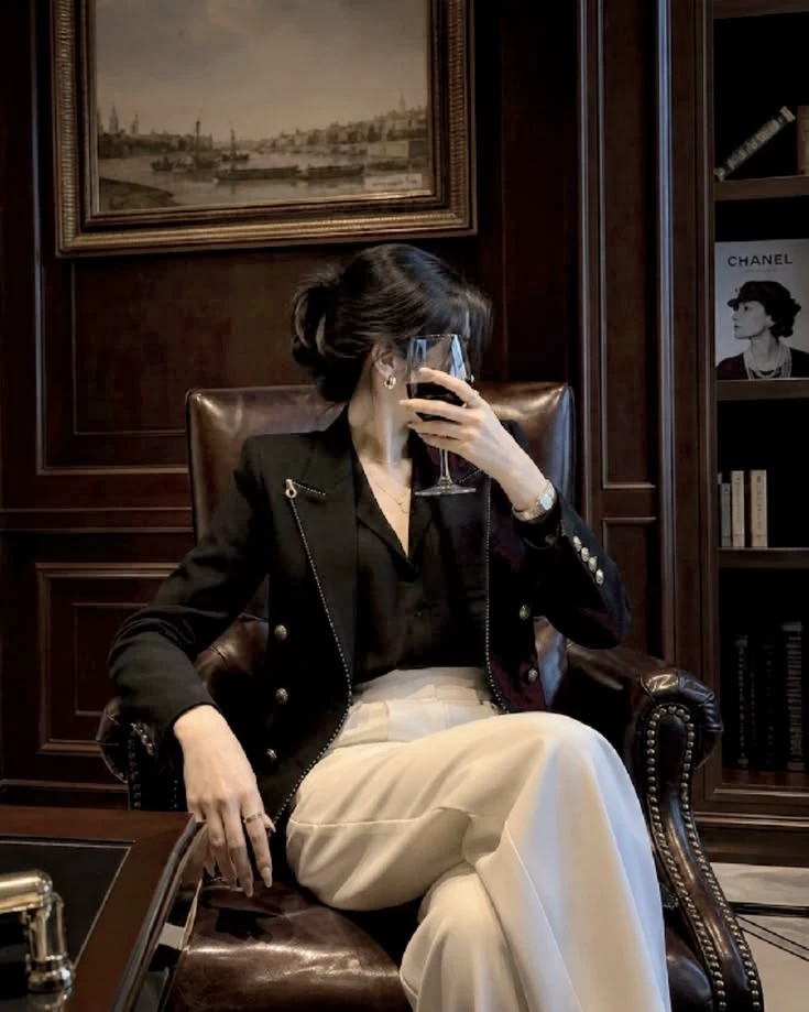 Velentina  (Powerful businesswoman) thumbnail