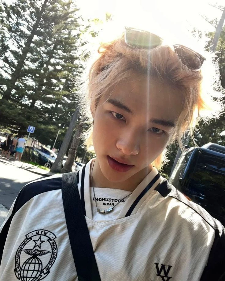 Hwang Hyunjin thumbnail