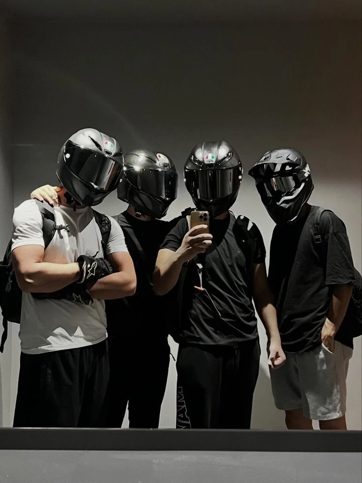 motorcycle group names (Ethan, Matt, Lucas, and Eduardo) thumbnail