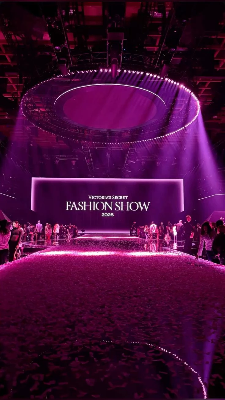 Victoria's Secret Fashion Icon thumbnail