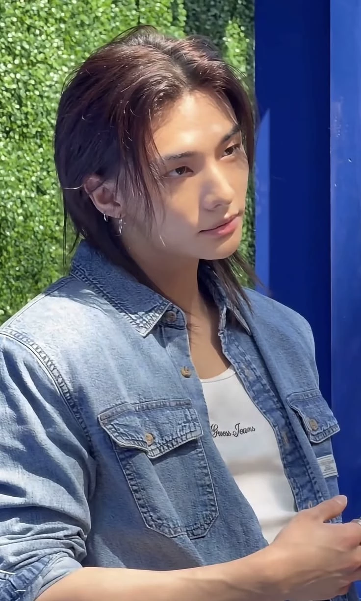 Hwang Hyunjin thumbnail