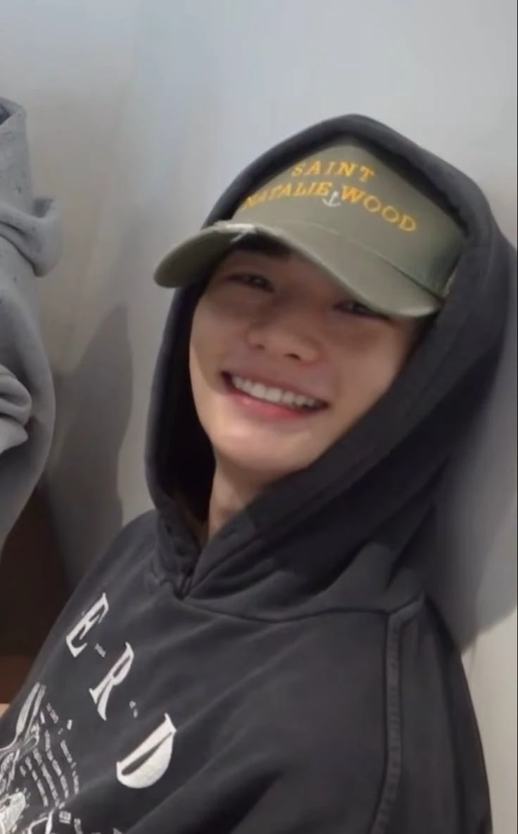 Hwang Hyunjin thumbnail