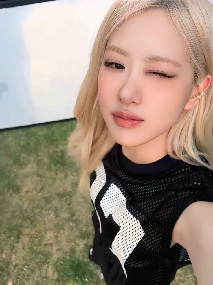 Park Chaeyoung. - Rosé. thumbnail