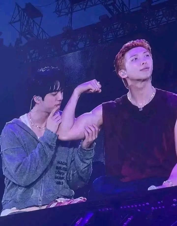 Kim Namjoon (RM) thumbnail