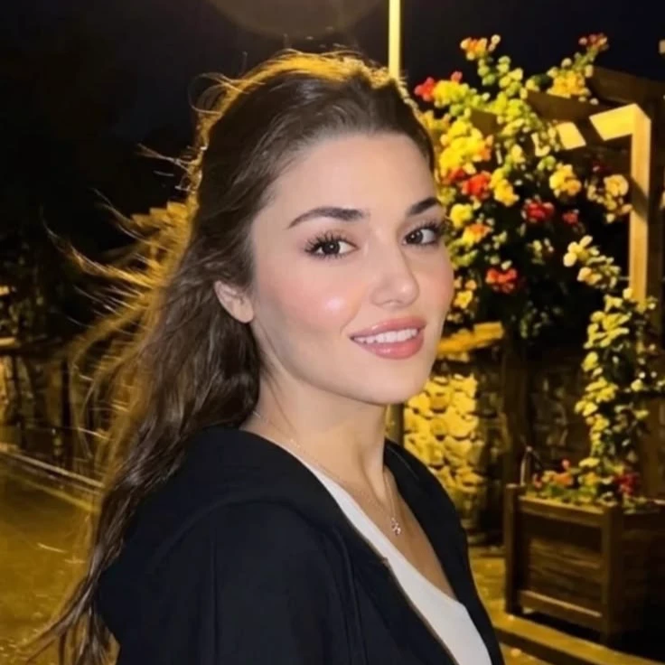 Hande Erçel thumbnail