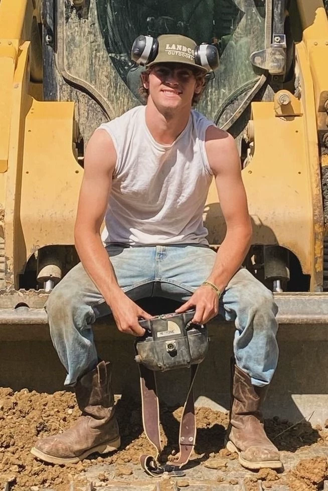 Blue collar man thumbnail