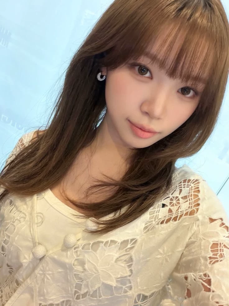 Kim Chaewon thumbnail