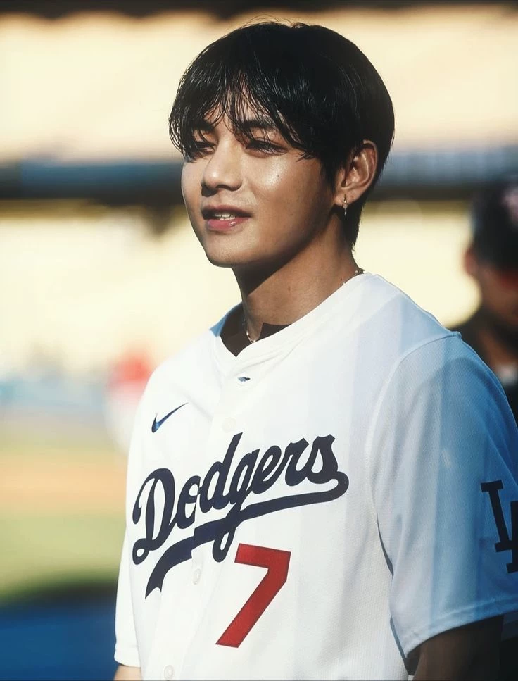Kim Taehyung thumbnail