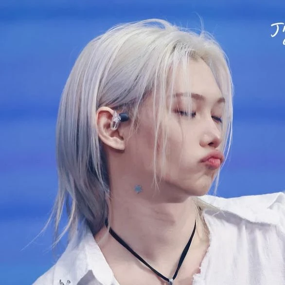 Read Felix ໒꒱ thumbnail