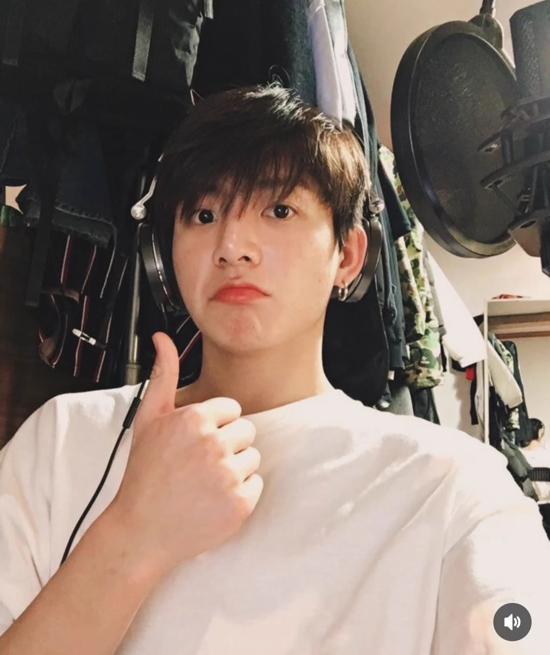 jungkook  thumbnail