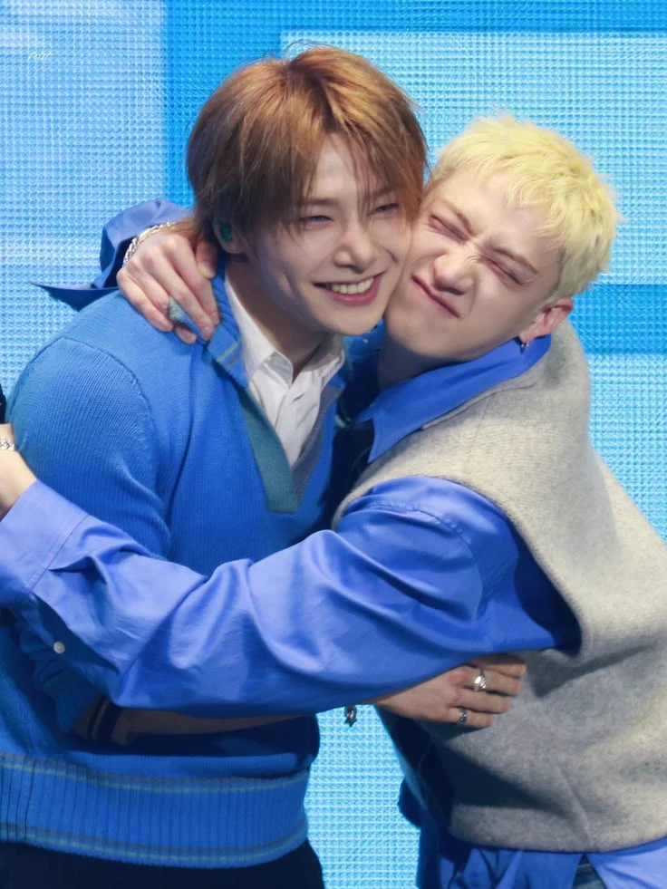 Cristopher, you, jeongin and Júlia thumbnail