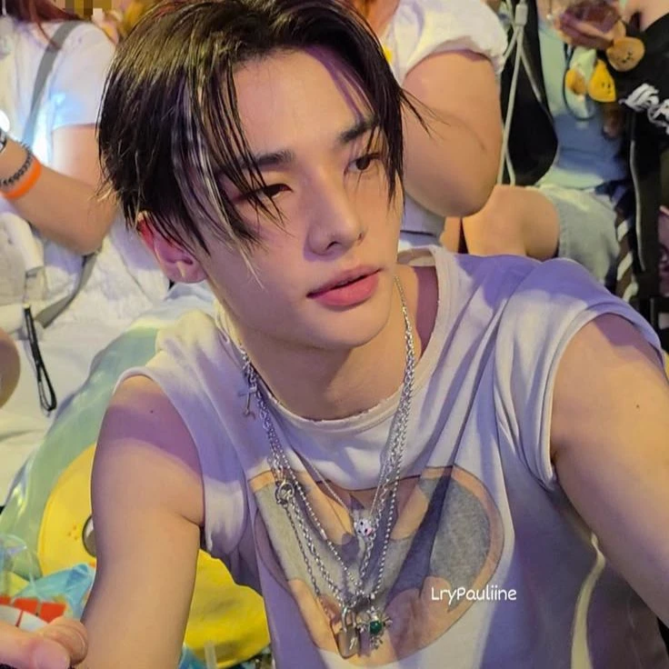 Hyunjin thumbnail