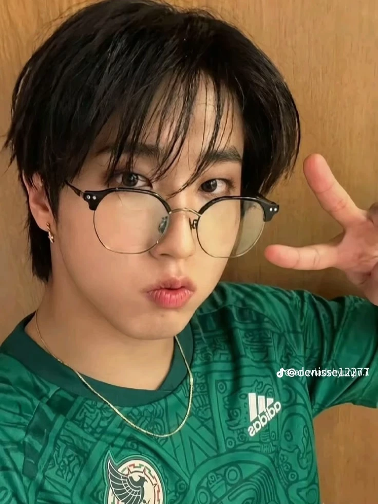 Han (Stray Kids) thumbnail