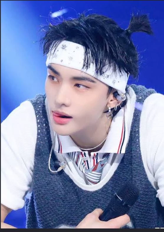 hyunjin  thumbnail