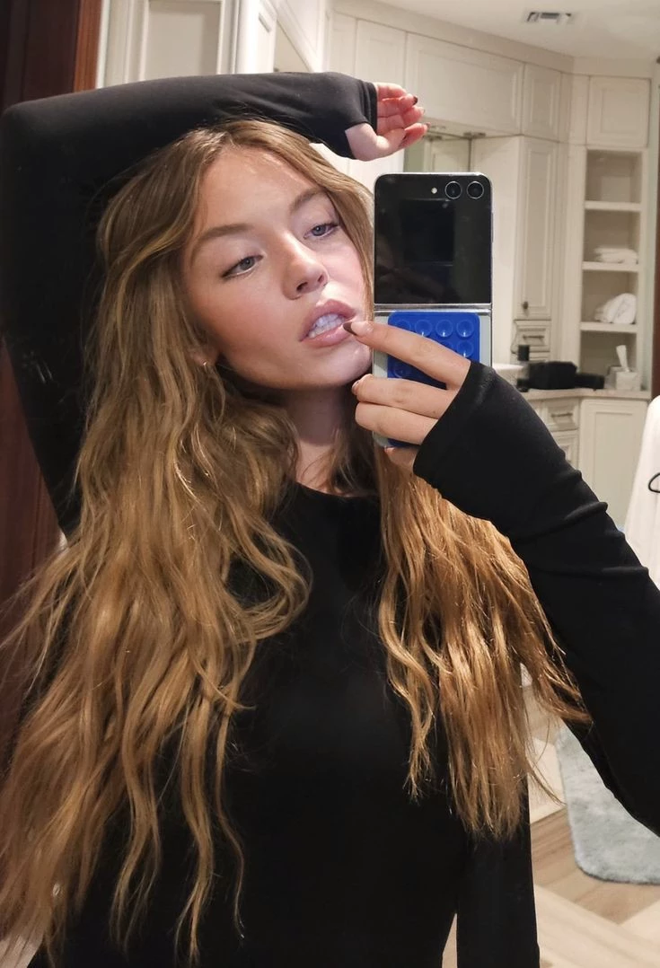 Sydney Sweeney - My Wife thumbnail