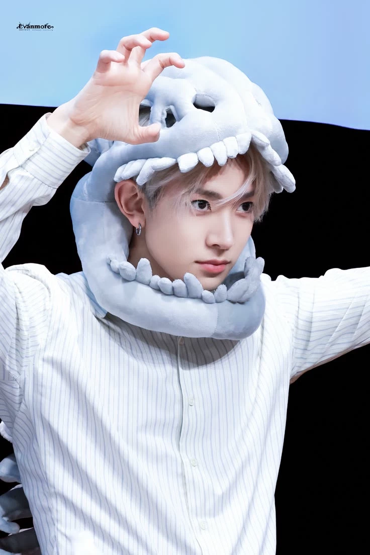 lee heeseung  thumbnail