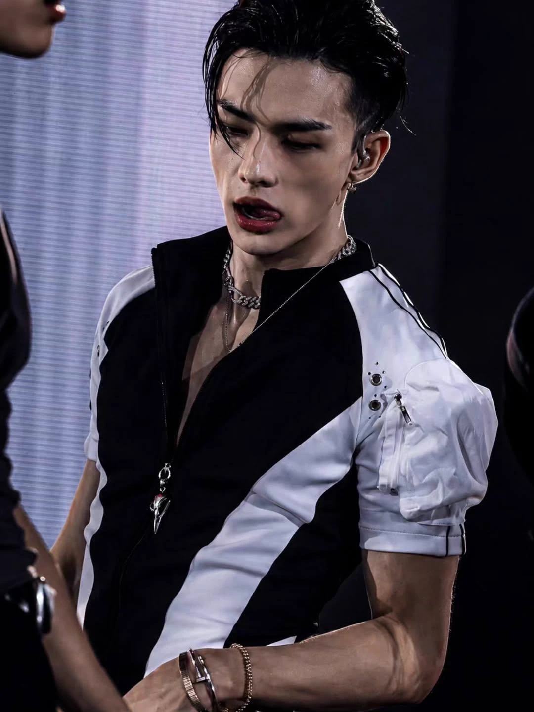 Hwang Hyunjin thumbnail
