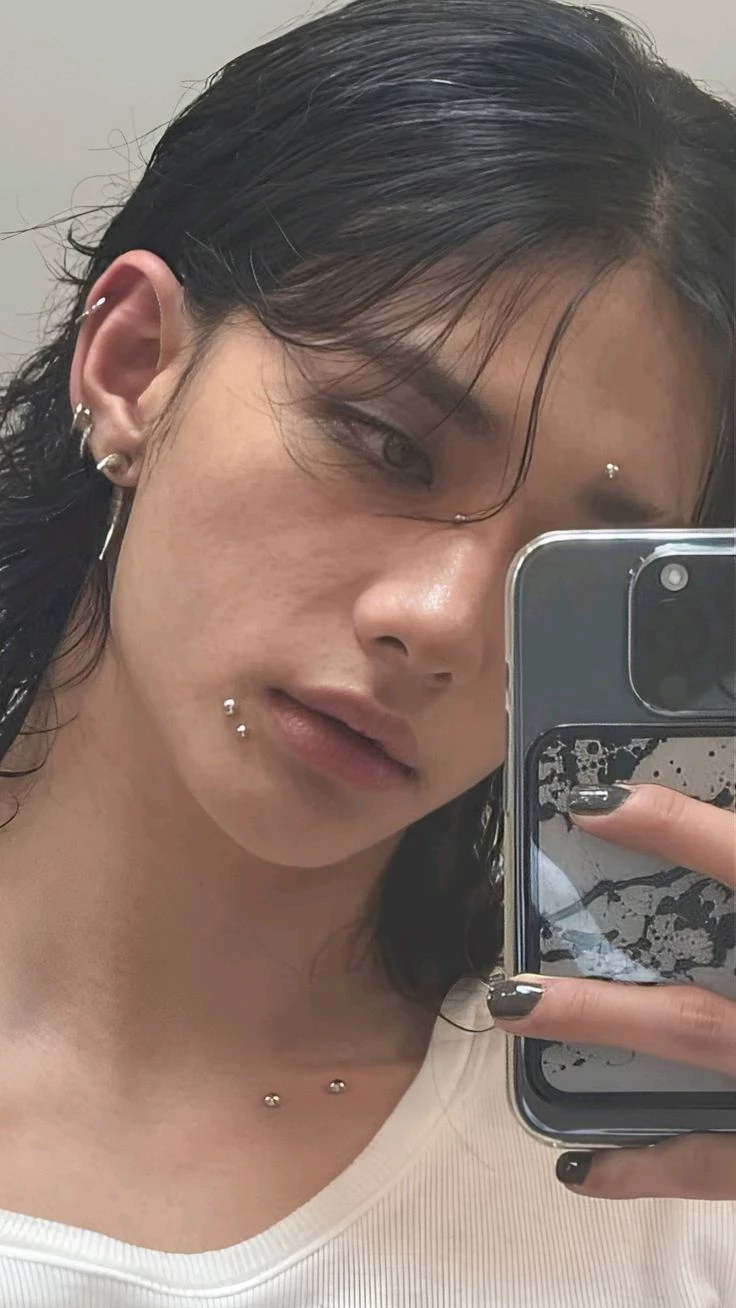 Hwang Hyunjin  thumbnail