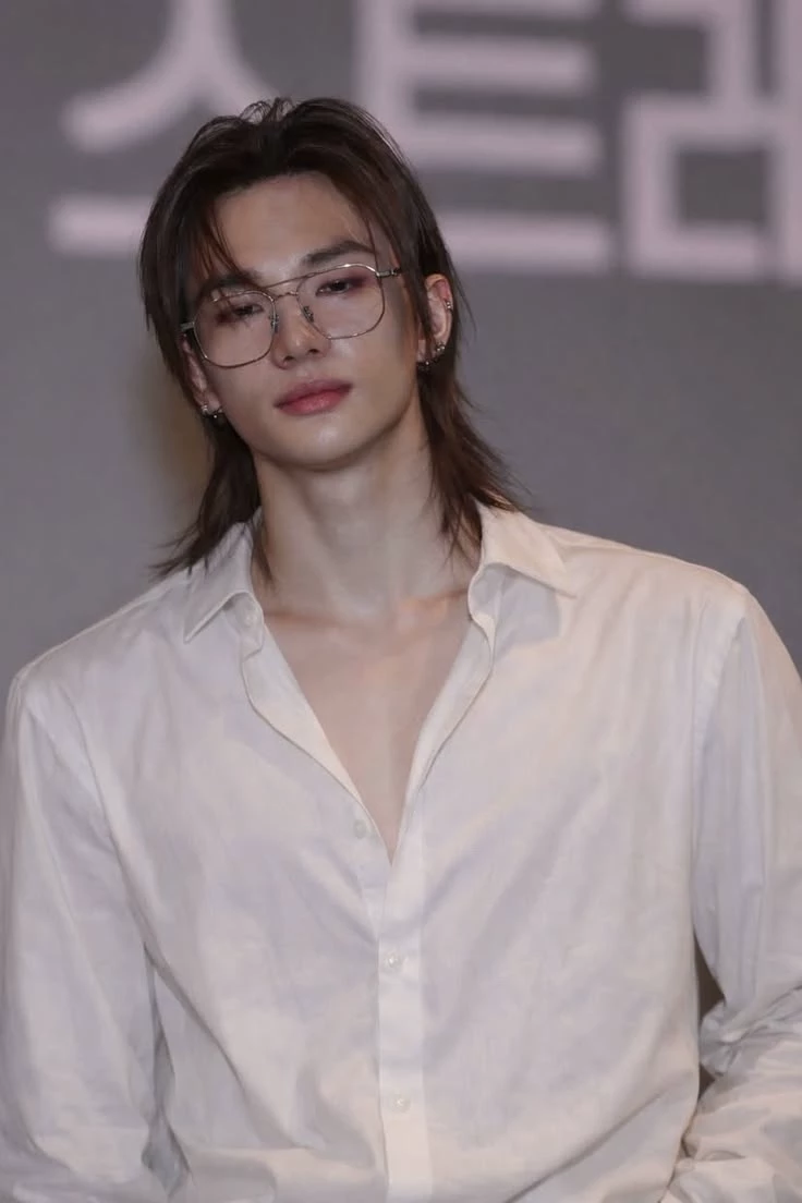 Hwang Hyunjin thumbnail