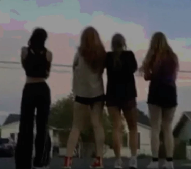 cuatro chicas  thumbnail