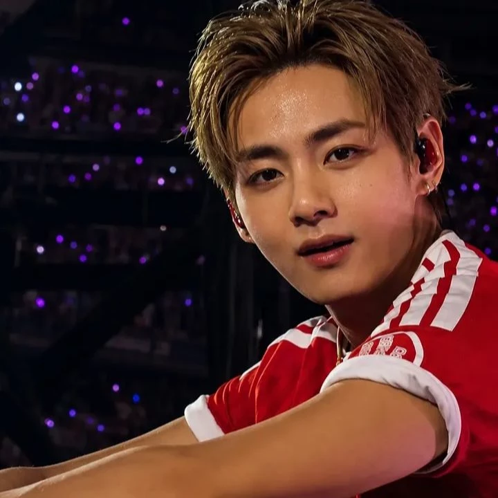 KIM TAEHYUNG thumbnail