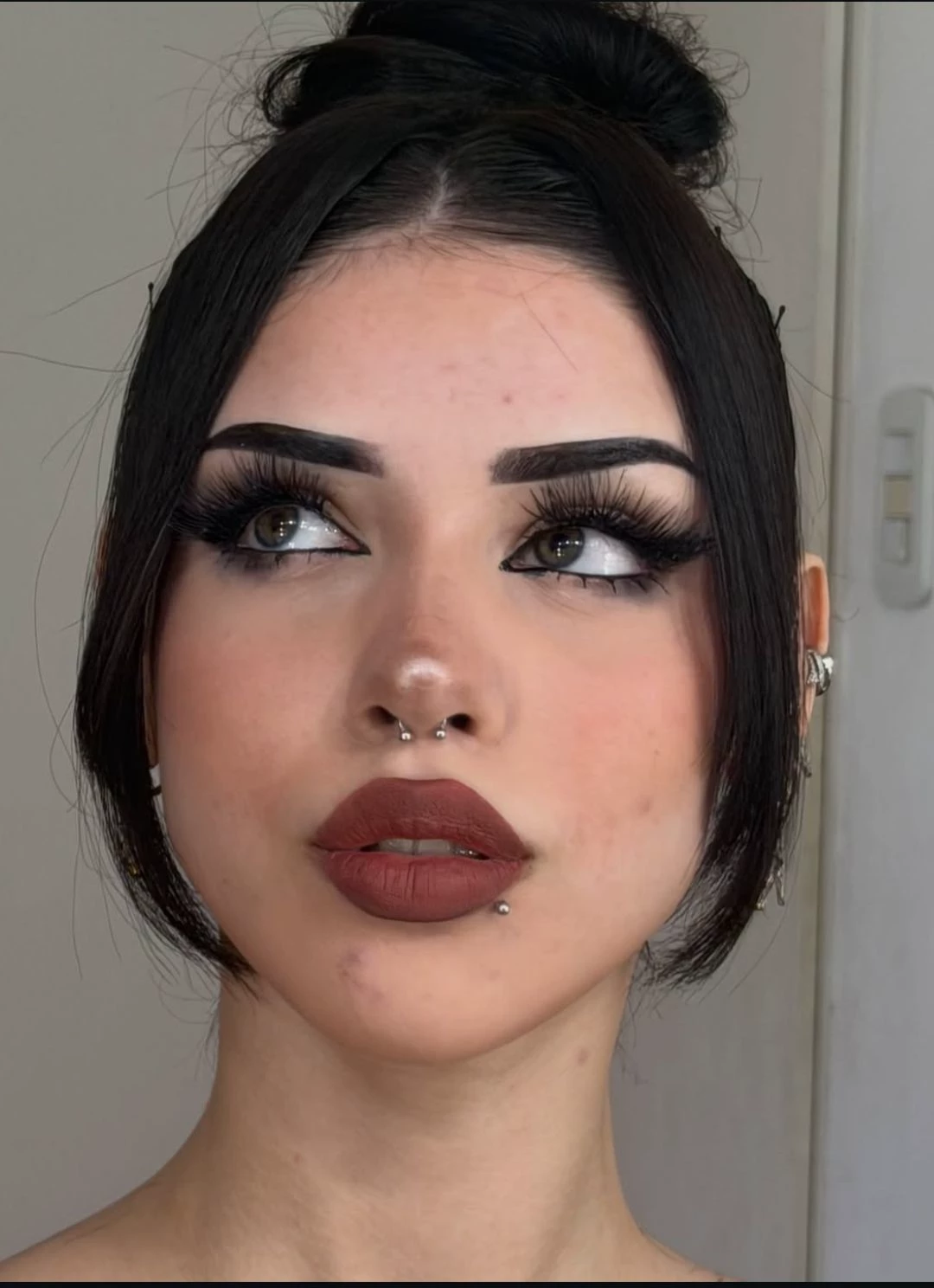 Viola escaleta (Daughter of the Mafia Boss) thumbnail