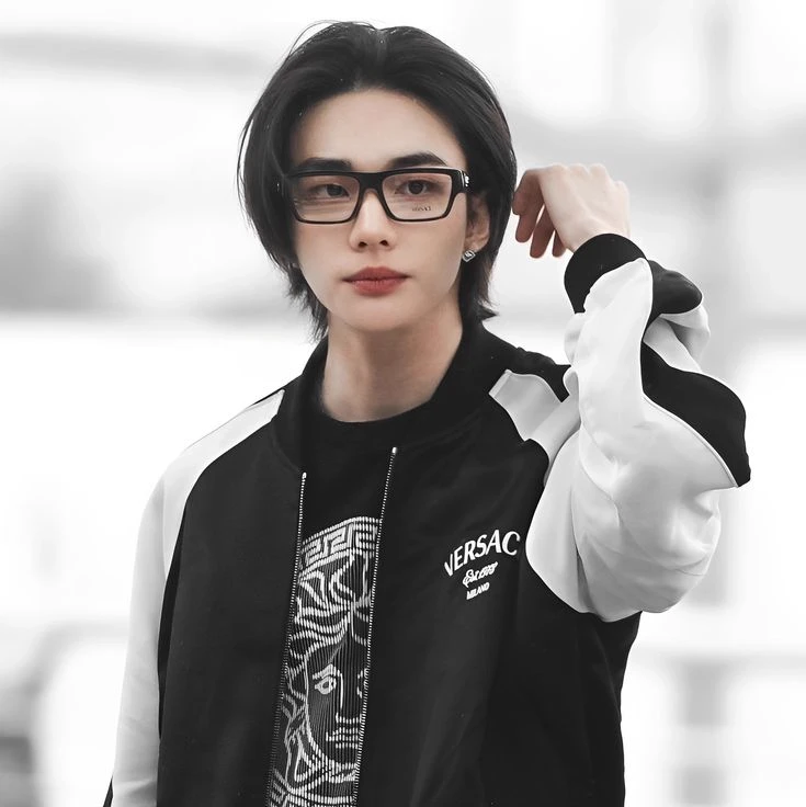 Hyunjin\[el Nerd\] thumbnail