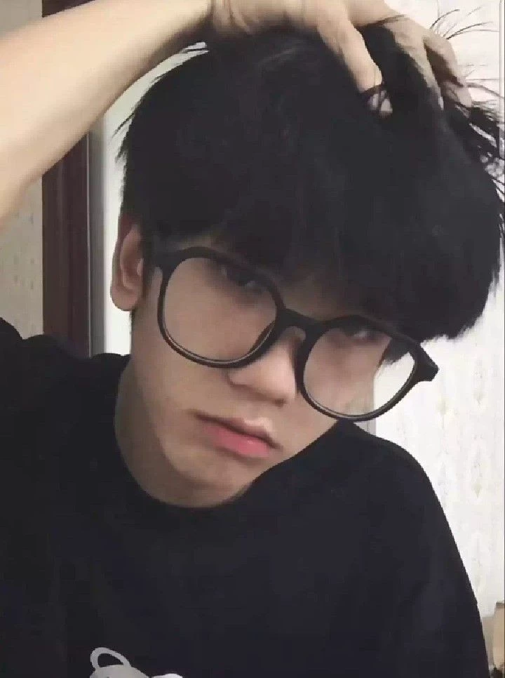 leo thumbnail