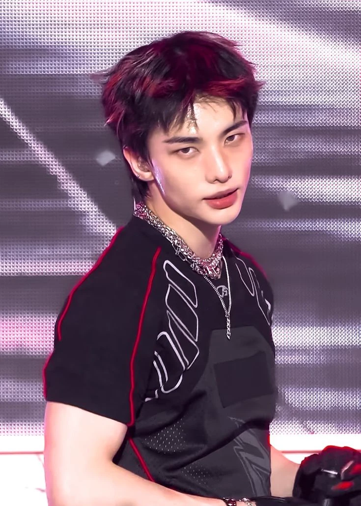 Hwang Hyunjin thumbnail