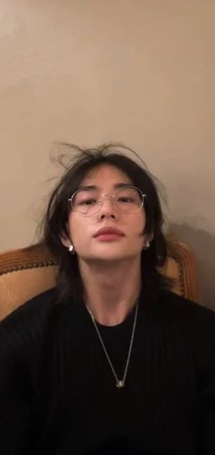 hwang hyunjin thumbnail